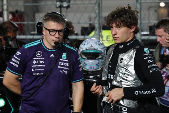 (L to R): Peter Bonnington (GBR) Mercedes AMG Formula One Team Race Engineer and Andrea Kimi Antonelli (ITA) Mercedes AMG Formula One Team on the grid.
11.10.2026. Formula 1 World Championship, Rd 17, Singapore Grand Prix, Marina Bay Street Circuit, Singapore, Race.
- www.xpbimages.com, EMail: requests@xpbimages.com © Copyright: Batchelor / XPB Images