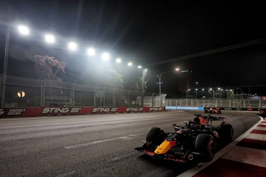 Max Verstappen (NLD) Red Bull Racing RB22.
11.10.2026. Formula 1 World Championship, Rd 17, Singapore Grand Prix, Marina Bay Street Circuit, Singapore, Race.
- www.xpbimages.com, EMail: requests@xpbimages.com © Copyright: Bearne / XPB Images
