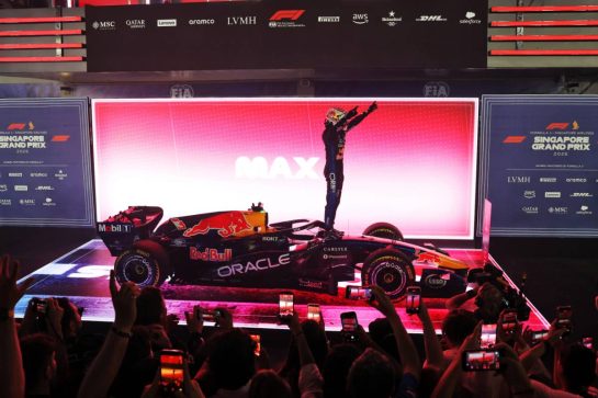 Race winner Max Verstappen (NLD) Red Bull Racing RB22 celebrates in parc ferme.
11.10.2026. Formula 1 World Championship, Rd 17, Singapore Grand Prix, Marina Bay Street Circuit, Singapore, Race.
- www.xpbimages.com, EMail: requests@xpbimages.com © Copyright: Moy / XPB Images
