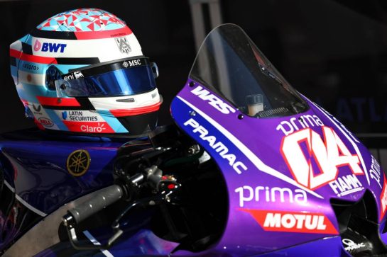 The helmet of Franco Colapinto (ARG) Alpine F1 Team on the Prima Pramac Yamaha MotoGP bike.
22.10.2026. Formula 1 World Championship, Rd 18, United States Grand Prix, Austin, United States, Preparations Day.
- www.xpbimages.com, EMail: requests@xpbimages.com © Copyright: Bearne / XPB Images