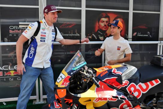 (L to R): Max Verstappen (NLD) Red Bull Racing with Dani Pedrosa (ESP) Former MotoGP Motorcycle Racer.
23.10.2026. Formula 1 World Championship, Rd 18, United States Grand Prix, Austin, United States, Practice Day.
- www.xpbimages.com, EMail: requests@xpbimages.com © Copyright: Moy / XPB Images