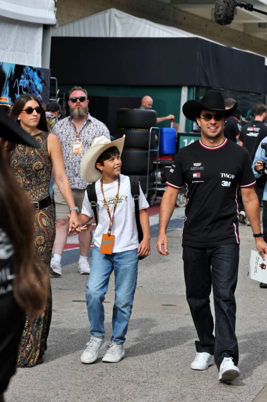 Sergio Perez (MEX) Cadillac Formula 1 Team (Right) with his wife Carola Martinez (MEX) and son Sergio Perez Jnr (MEX).
25.10.2026. Formula 1 World Championship, Rd 18, United States Grand Prix, Austin, United States, Race Day.
- www.xpbimages.com, EMail: requests@xpbimages.com © Copyright: Moy / XPB Images