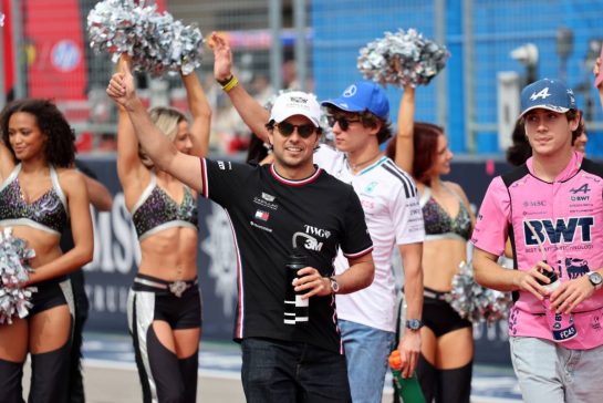 (L to R): Sergio Perez (MEX) Cadillac Formula 1 Team and Franco Colapinto (ARG) Alpine F1 Team on the drivers' parade.
25.10.2026. Formula 1 World Championship, Rd 18, United States Grand Prix, Austin, United States, Race Day.
- www.xpbimages.com, EMail: requests@xpbimages.com © Copyright: Batchelor / XPB Images