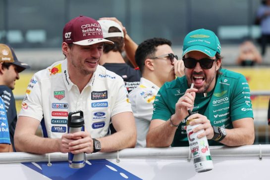 (L to R): Max Verstappen (NLD) Red Bull Racing and Fernando Alonso (ESP) Aston Martin F1 Team on the drivers' parade.
25.10.2026. Formula 1 World Championship, Rd 18, United States Grand Prix, Austin, United States, Race Day.
- www.xpbimages.com, EMail: requests@xpbimages.com © Copyright: Batchelor / XPB Images