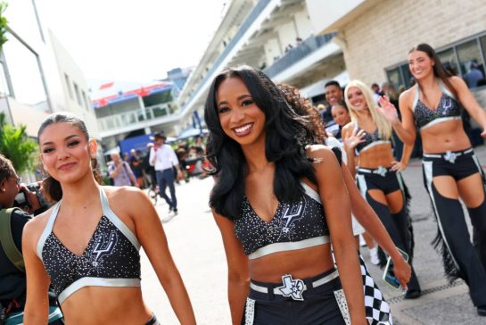 Paddock atmosphere - Cheerleaders.
25.10.2026. Formula 1 World Championship, Rd 18, United States Grand Prix, Austin, United States, Race Day.
- www.xpbimages.com, EMail: requests@xpbimages.com © Copyright: Bearne / XPB Images