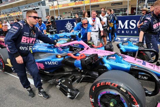 Martin Brundle (GBR) Sky Sports F1 Commentator with Pierre Gasly (FRA) Alpine F1 Team A526 on the grid.
25.10.2026. Formula 1 World Championship, Rd 18, United States Grand Prix, Austin, United States, Race.
- www.xpbimages.com, EMail: requests@xpbimages.com © Copyright: Batchelor / XPB Images