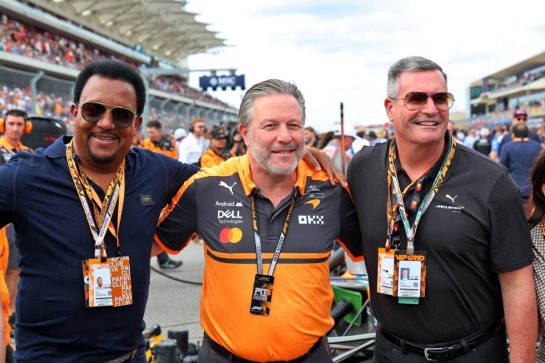 (L to R): Pedro Martinez (USA) Former Baseball Player with Zak Brown (USA) McLaren F1 Team Executive Director and Greg Anderson, on the grid.
25.10.2026. Formula 1 World Championship, Rd 18, United States Grand Prix, Austin, United States, Race.
- www.xpbimages.com, EMail: requests@xpbimages.com © Copyright: Batchelor / XPB Images