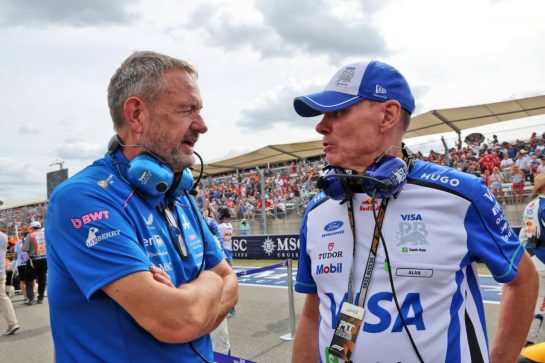 (L to R): Steve Nielsen (GBR) Alpine F1 Team Managing Director with Alan Permane (GBR) Racing Bulls Formula One Team Team Principal on the grid.
25.10.2026. Formula 1 World Championship, Rd 18, United States Grand Prix, Austin, United States, Race.
- www.xpbimages.com, EMail: requests@xpbimages.com © Copyright: Batchelor / XPB Images