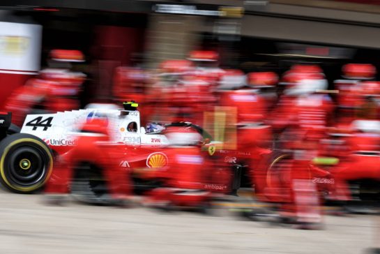 Lewis Hamilton (GBR) Scuderia Ferrari SF-26 makes a pit stop.
25.10.2026. Formula 1 World Championship, Rd 18, United States Grand Prix, Austin, United States, Race.
- www.xpbimages.com, EMail: requests@xpbimages.com © Copyright: Moy / XPB Images