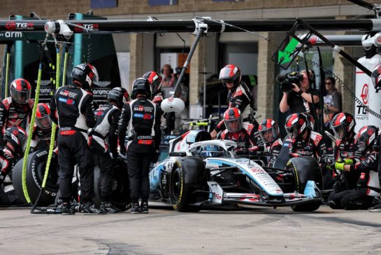 Oliver Bearman (GBR) Haas F1 Team VF-26 makes a pit stop.
25.10.2026. Formula 1 World Championship, Rd 18, United States Grand Prix, Austin, United States, Race.
- www.xpbimages.com, EMail: requests@xpbimages.com © Copyright: Moy / XPB Images
