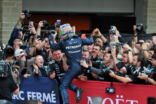 Race winner Andrea Kimi Antonelli (ITA) Mercedes AMG Formula One Team celebrates in parc ferme with the team.
25.10.2026. Formula 1 World Championship, Rd 18, United States Grand Prix, Austin, United States, Race.
- www.xpbimages.com, EMail: requests@xpbimages.com © Copyright: Moy / XPB Images
