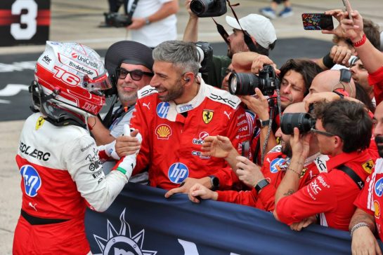 Charles Leclerc (MON) Scuderia Ferrari celebrates his second position in parc ferme with the team.
25.10.2026. Formula 1 World Championship, Rd 18, United States Grand Prix, Austin, United States, Race.
- www.xpbimages.com, EMail: requests@xpbimages.com © Copyright: Moy / XPB Images