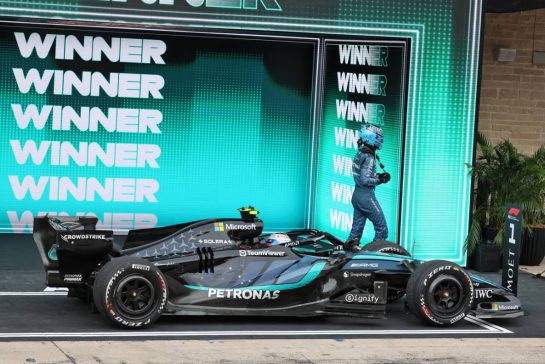 Race winner Andrea Kimi Antonelli (ITA) Mercedes AMG Formula One Team W17 in parc ferme with eighth placed George Russell (GBR) Mercedes AMG Formula One Team.
25.10.2026. Formula 1 World Championship, Rd 18, United States Grand Prix, Austin, United States, Race.
- www.xpbimages.com, EMail: requests@xpbimages.com © Copyright: Moy / XPB Images