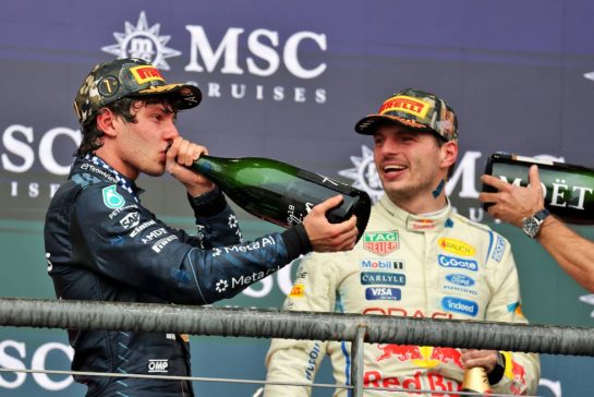 race winner Andrea Kimi Antonelli (ITA) Mercedes AMG Formula One Team celebrates on the podium with third placed Max Verstappen (NLD) Red Bull Racing.
25.10.2026. Formula 1 World Championship, Rd 18, United States Grand Prix, Austin, United States, Race.
- www.xpbimages.com, EMail: requests@xpbimages.com © Copyright: Moy / XPB Images